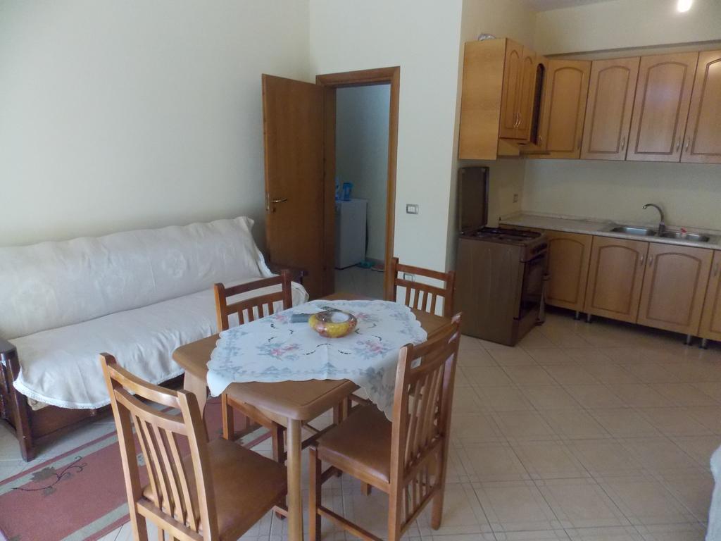 Elis Apartment Vlorë エクステリア 写真